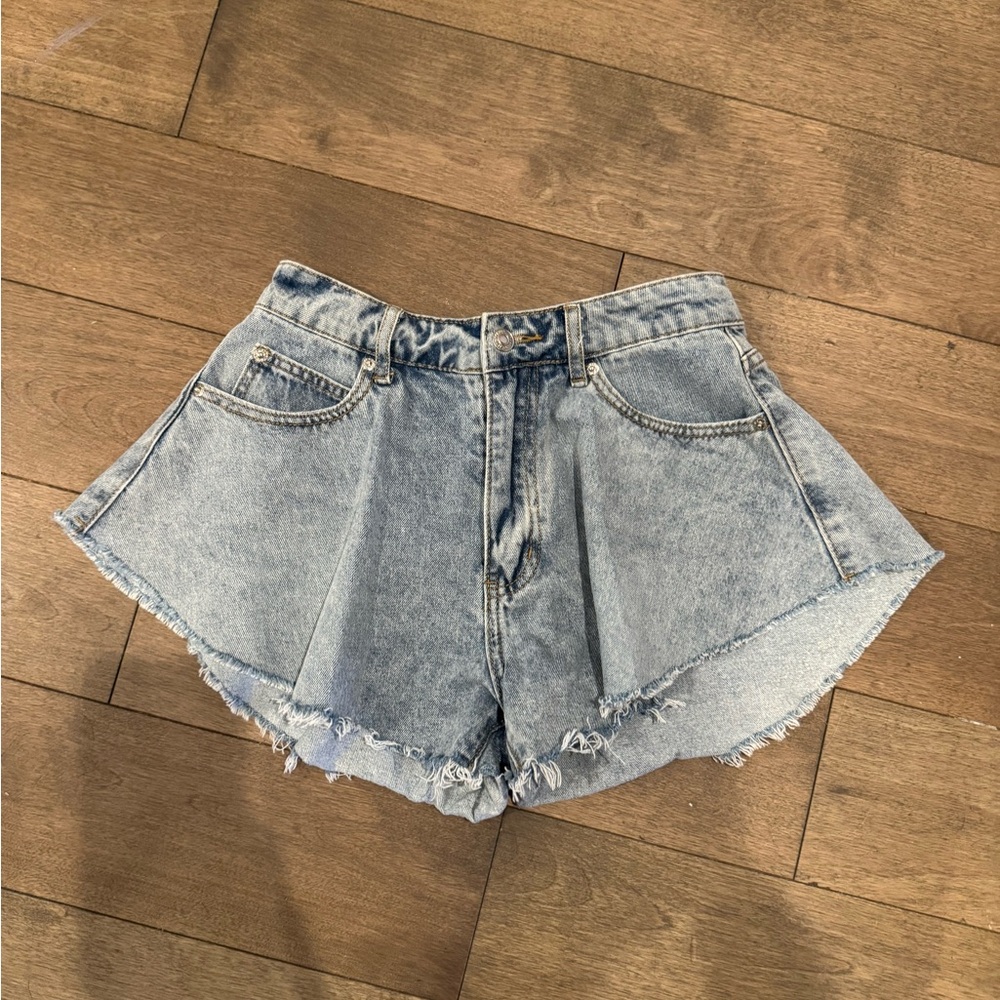 NWT Edikted Blue Jean Shorts‎ With Distressed Raw Hem Small